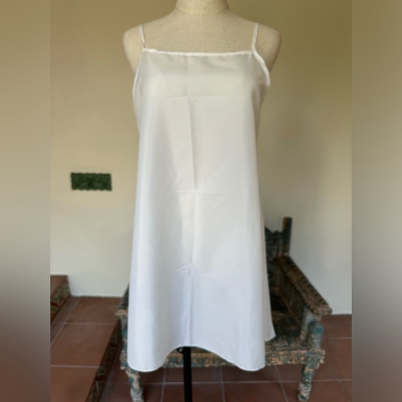 White Embroidered dress with ITALIA IS LOVE design featuring highlights of Italy - Picture 9 of 9